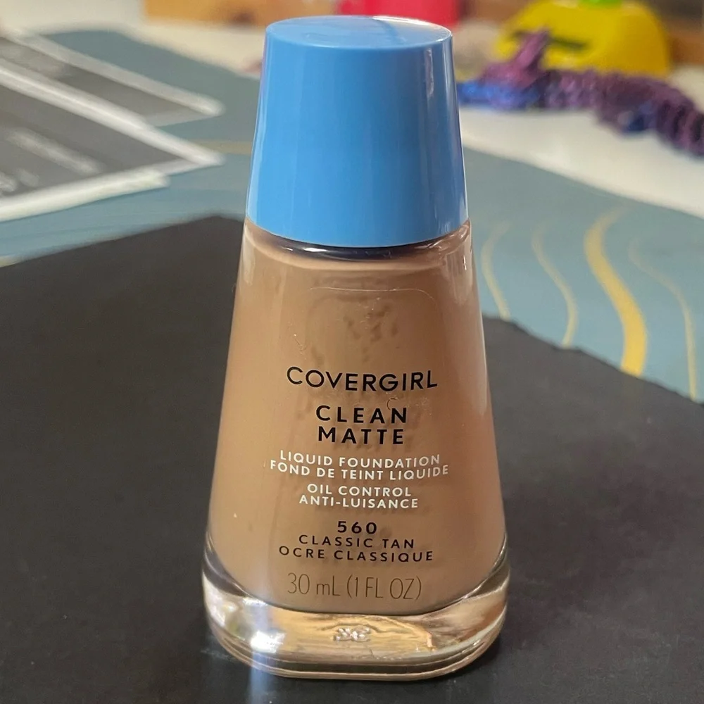 Covergirl Clean Matte Liquid Foundation - Classic Tan